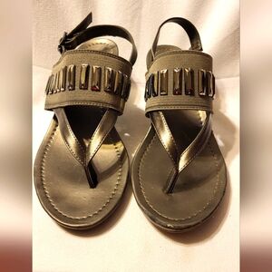 Simply vera Wang Wedge sandles size 9